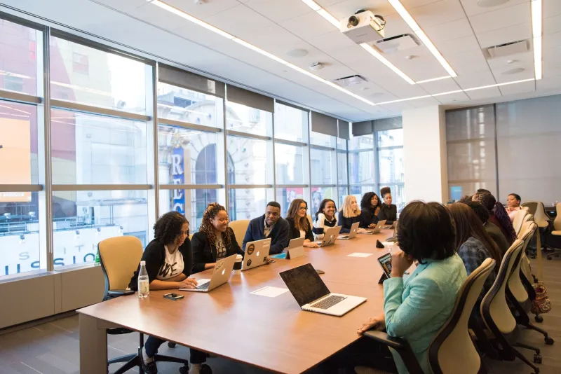 The End of the Polished Panel: How Intimate Formats Are Transforming Congress Programming